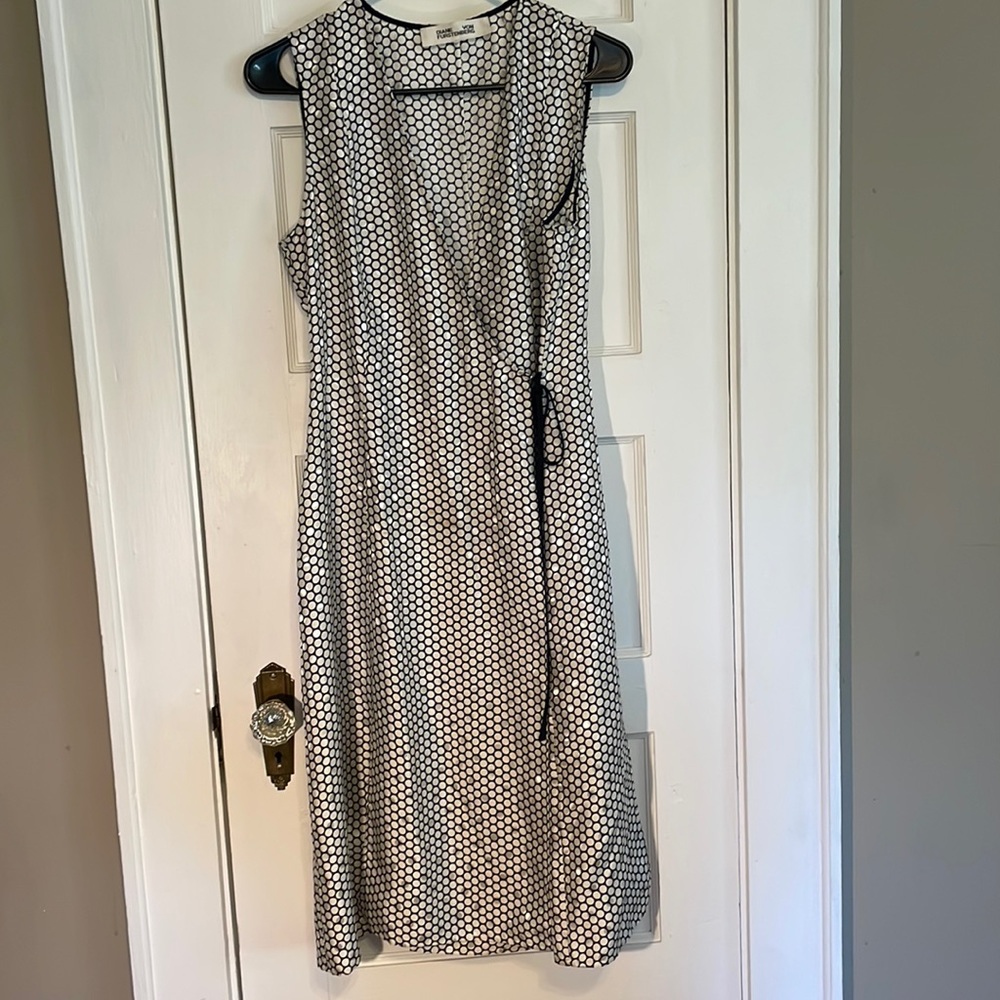 Dvf Simple And Elegant Dot Pattern Wrap Dress Wit… - image 1
